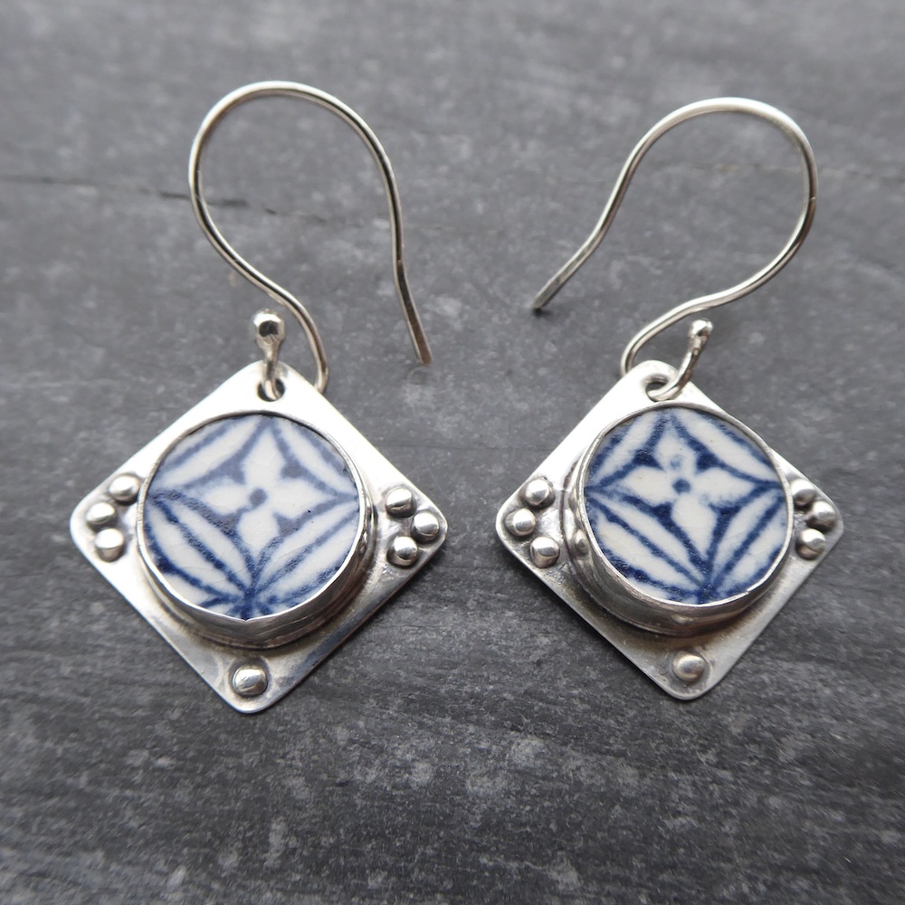 FlowerPotteryShardEarrings2026